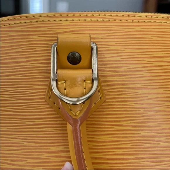 Louis Vuitton EPI Leather Alma PM Bag - Picture 11 of 16